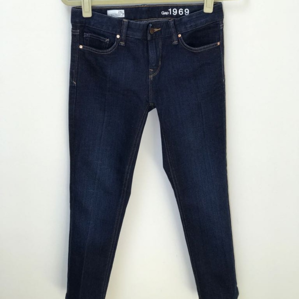 LIKE NEW Gap Real Straight Jeans 26r